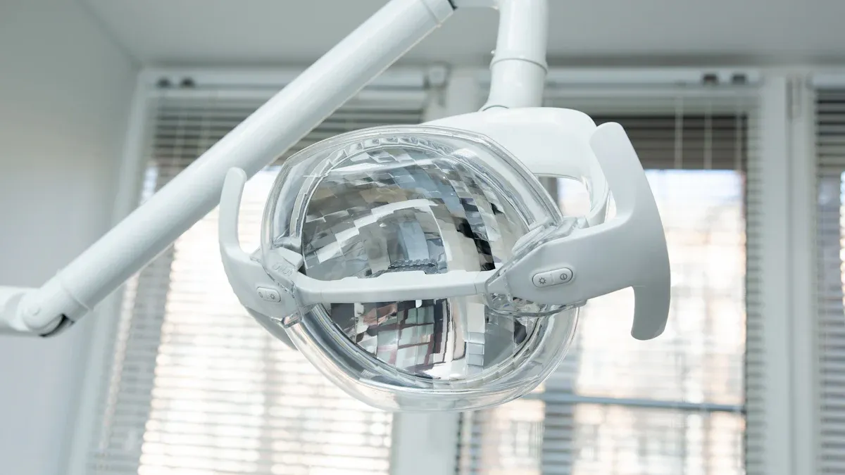 Основні поради щодо обслуговування та чищення медичного освітлювального обладнання