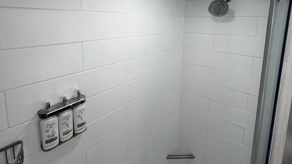 Де найчастіше встановлюють водонепроникне лінійне освітлення